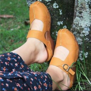 Sergio Tomani Leather Vivian Clogs Mules Studded Buckle Size 39 8-8.5